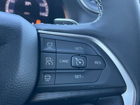 New 2025 Jeep Grand Cherokee Laredo image 10