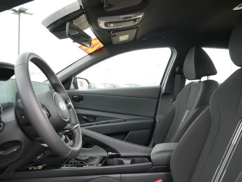 Used 2025 Hyundai Elantra SEL image 24