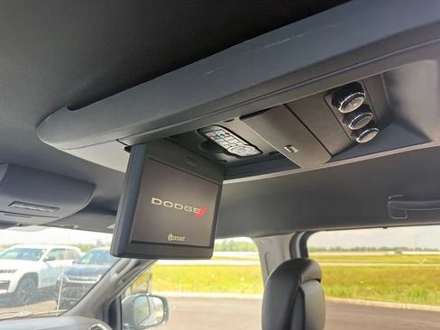 Used 2018 Dodge Grand Caravan SXT w/ Driver Convenience Group FWD image 14