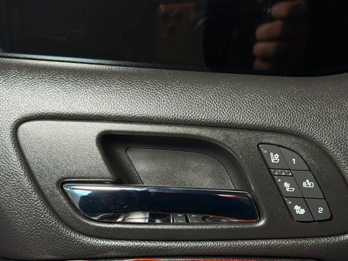Used 2013 Chevrolet Avalanche LTZ RWD image 21
