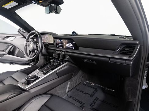 Certified 2025 Porsche 911 Carrera image 31