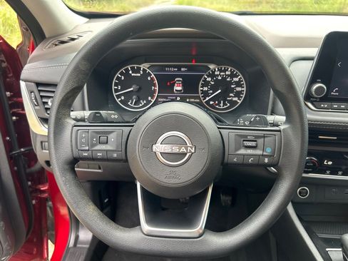 Used 2023 Nissan Rogue SV FWD image 9