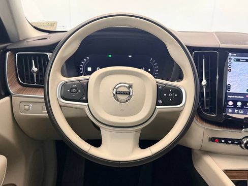 Used 2022 Volvo XC60 B5 Momentum w/ Climate Package AWD/4WD image 22