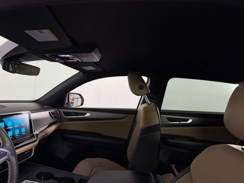 Used 2024 Volkswagen Atlas Cross Sport SE image 23