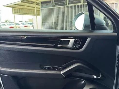Used 2019 Porsche Cayenne AWD/4WD image 20