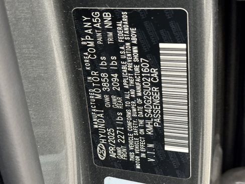 Used 2025 Hyundai Elantra SEL FWD image 12