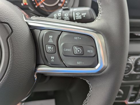 New 2026 Jeep Wrangler Unlimited Sahara AWD/4WD image 19