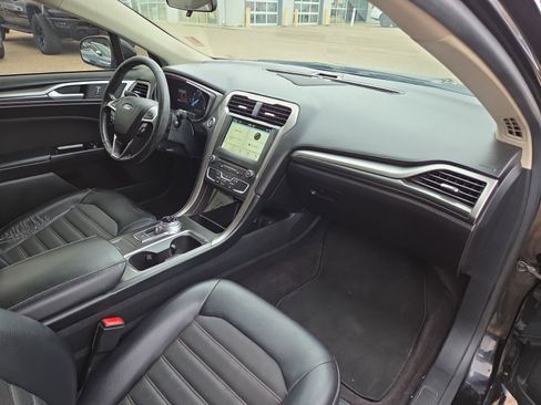Used 2017 Ford Fusion SE w/ Equipment Group 201A FWD image 27