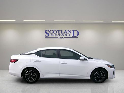 Used 2024 Nissan Sentra SV FWD image 5