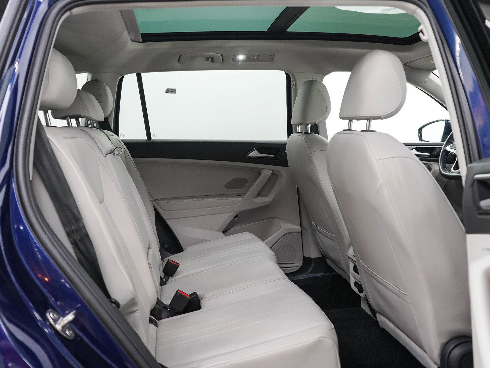 Used 2022 Volkswagen Tiguan SE AWD/4WD image 12
