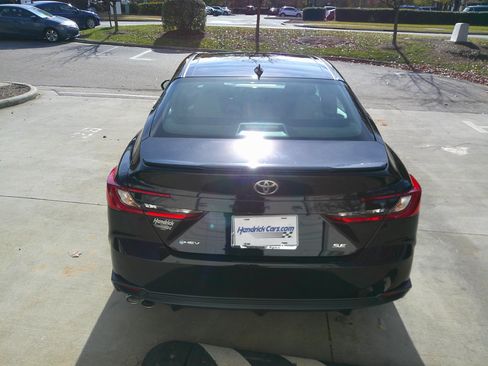 Used 2025 Toyota Camry SE image 13