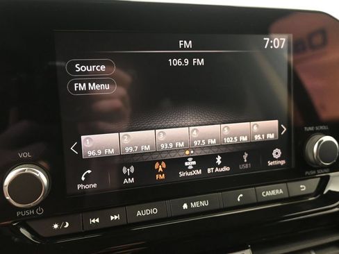 Used 2022 Nissan Pathfinder SV w/ SV Black Package FWD image 17