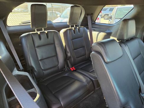 Used 2015 Ford Explorer XLT w/ Equipment Group 202A image 17