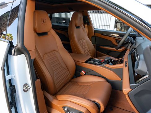Used 2026 Lamborghini Urus SE AWD/4WD image 8
