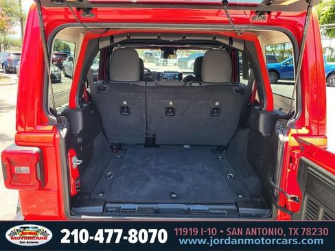 Used 2025 Jeep Wrangler Unlimited Sahara AWD/4WD image 31