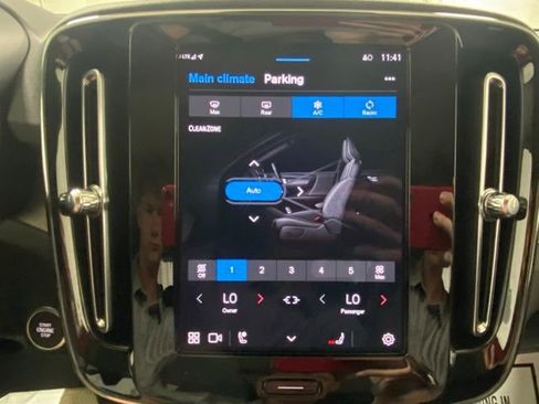 Certified 2024 Volvo XC40 B5 Plus w/ Protection Package Premier AWD/4WD image 23