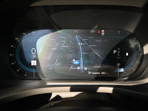 Used 2025 Volvo XC60 B5 Plus image 22