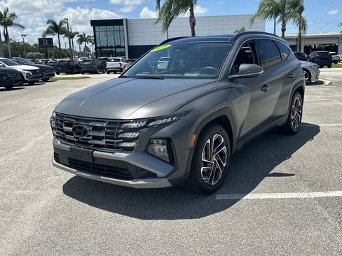 Used 2025 Hyundai Tucson Limited FWD image 2