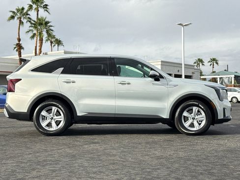 New 2026 Kia Sorento LX image 2