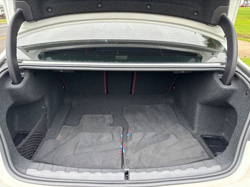 Used 2023 BMW 330i Sedan w/ M Sport Package image 10