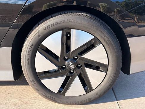 Used 2025 Hyundai Ioniq 6 SE RWD image 6