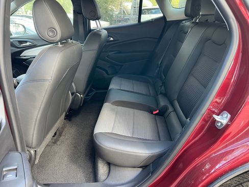 Used 2025 Chevrolet Trax LT image 35