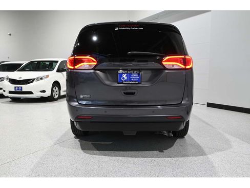 Used 2019 Chrysler Pacifica Touring-L Plus w/ Advanced Safetytec Group FWD image 7