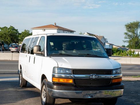 Used 2016 Chevrolet Express 3500 LT w/ LT Preferred Equipment Group RWD image 1