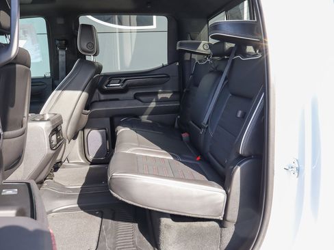 Used 2023 GMC Sierra 1500 AT4X image 9