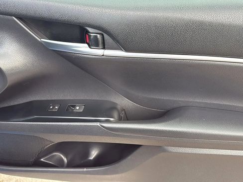 Used 2019 Toyota Camry LE image 20