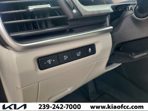 Certified 2025 Kia Telluride EX w/ EX Captain's Chair Package FWD image 27