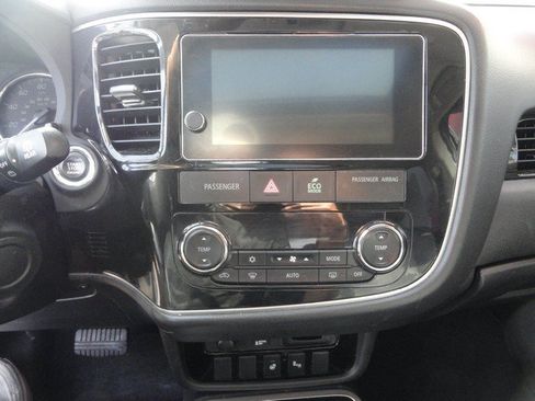 Used 2018 Mitsubishi Outlander GT AWD/4WD image 16