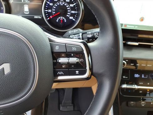 Used 2024 Kia Carnival EX image 22