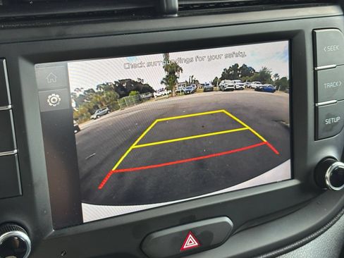 Used 2025 Kia Soul LX w/ LX Technology Package FWD image 24