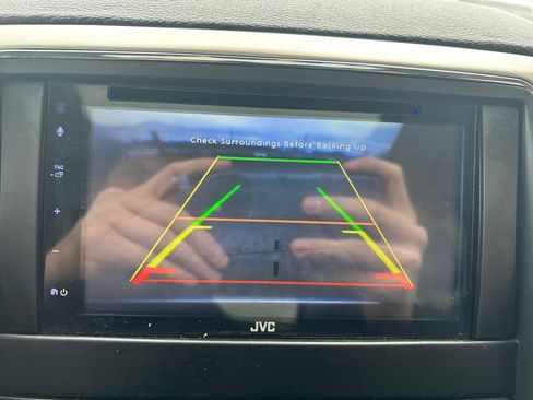 Used 2013 Jeep Grand Cherokee Limited image 24