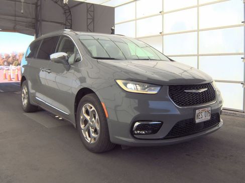Used 2021 Chrysler Pacifica Limited w/ Premium & Safety Sphere Group AWD/4WD image 1
