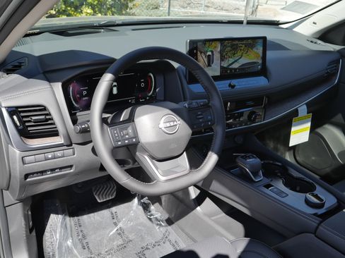 New 2026 Nissan Rogue Platinum w/ Platinum Premium Package AWD/4WD image 4