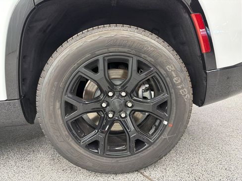 New 2025 Jeep Wagoneer Series II w/ Convenience Group I image 11