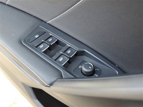 Used 2023 Volkswagen Tiguan SE w/ Panoramic Sunroof Package image 31