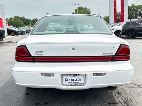 Used 1998 Oldsmobile 88 FWD image 8