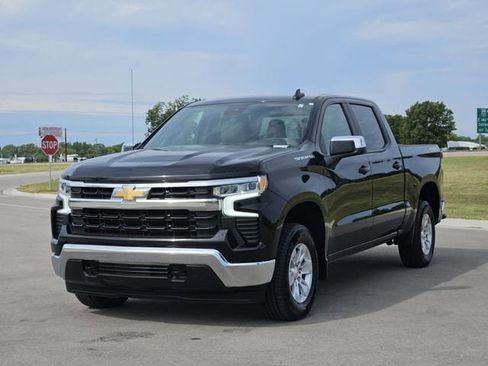 Used 2025 Chevrolet Silverado 1500 LT image 3
