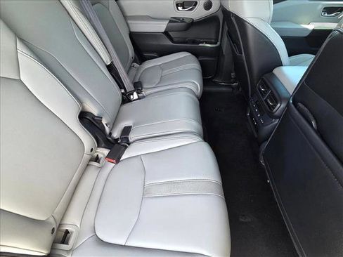 Used 2025 Honda Pilot Touring image 19