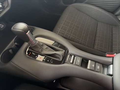 Certified 2024 Honda HR-V LX image 32