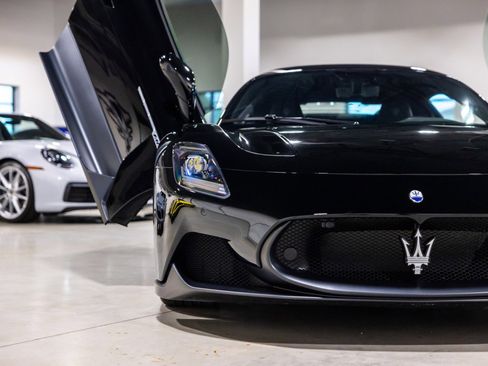 Used 2022 Maserati MC20 Coupe image 22