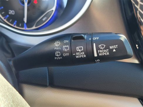 Used 2024 Chrysler Pacifica Touring-L image 18