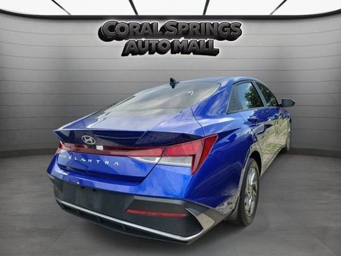 Used 2024 Hyundai Elantra SEL FWD image 2