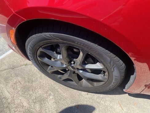 Used 2025 Chrysler Pacifica Limited image 10