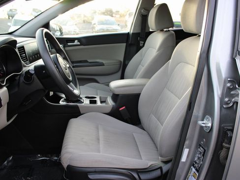 Used 2022 Kia Sportage LX image 11