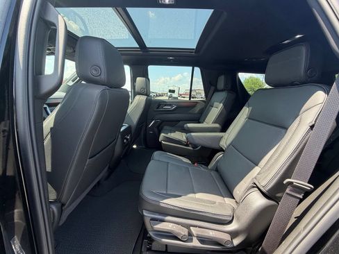 Used 2026 GMC Yukon Denali w/ Sun & Power Step Package AWD/4WD image 4
