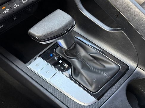 Used 2021 Hyundai Elantra SE image 22